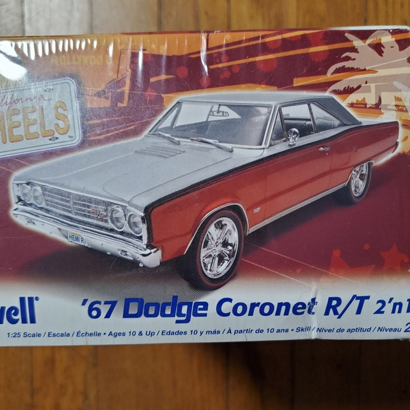 Revell '67 Dodge Coronet R/T Model Kit - Picture 7 of 7